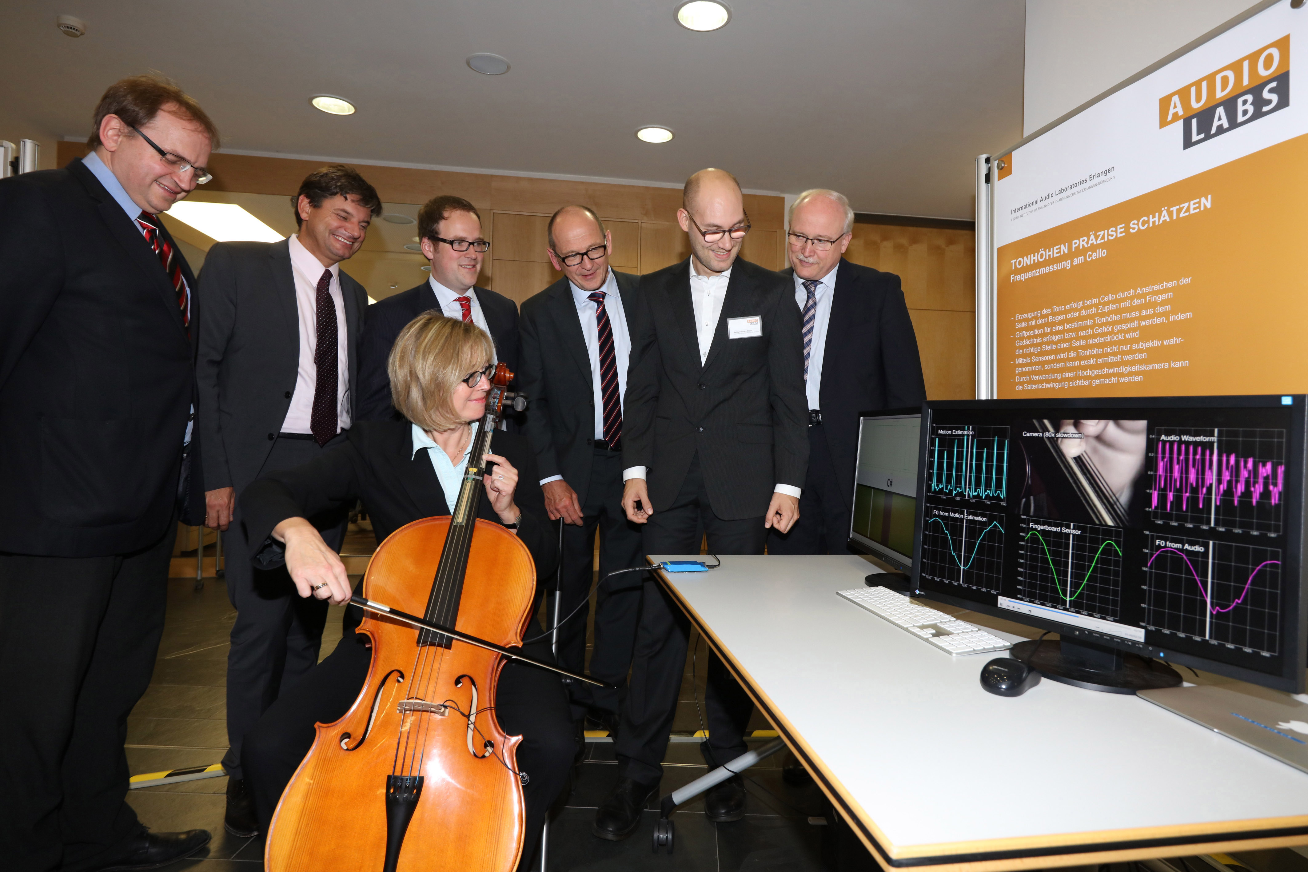 (From left to right): Dr. Bernhard Grill, Deputy Director of Fraunhofer IIS; Prof. Dr. Joachim Hornegger, President of Friedrich-Alexander-Universität Erlangen-Nürnberg (FAU); Dr. Florian Janik, Mayor of Erlangen; Prof. Dr. Albert Heuberger, Speaker AudioLabs and Executive Director of Fraunhofer IIS; Fabian-Robert Stöter, scientific staff member AudioLabs; Prof. Dr. Alexander Kurz, Executive Vice President Human Resources, Legal Affairs and IP Management, Fraunhofer-Gesellschaft; Dr. Sybille Reichert, Chancellor of Friedrich-Alexander-Universität Erlangen-Nürnberg (FAU).  © Fraunhofer IIS | Kurt Fuchs