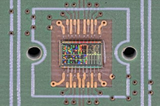 Der nanoSPECTRAL-Chip ist ein Spektrometer im Miniaturformat und bietet eine innovative Lösung für spektrale Analysen.